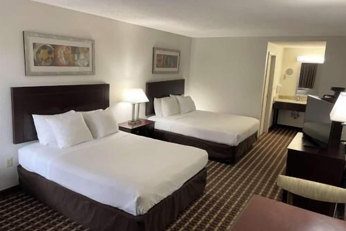 Premium bedding, in-room safe, individually furnished, desk