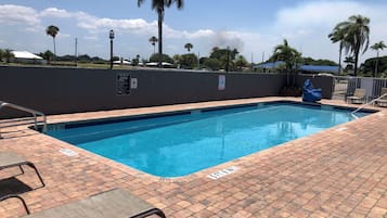 Utomhuspool