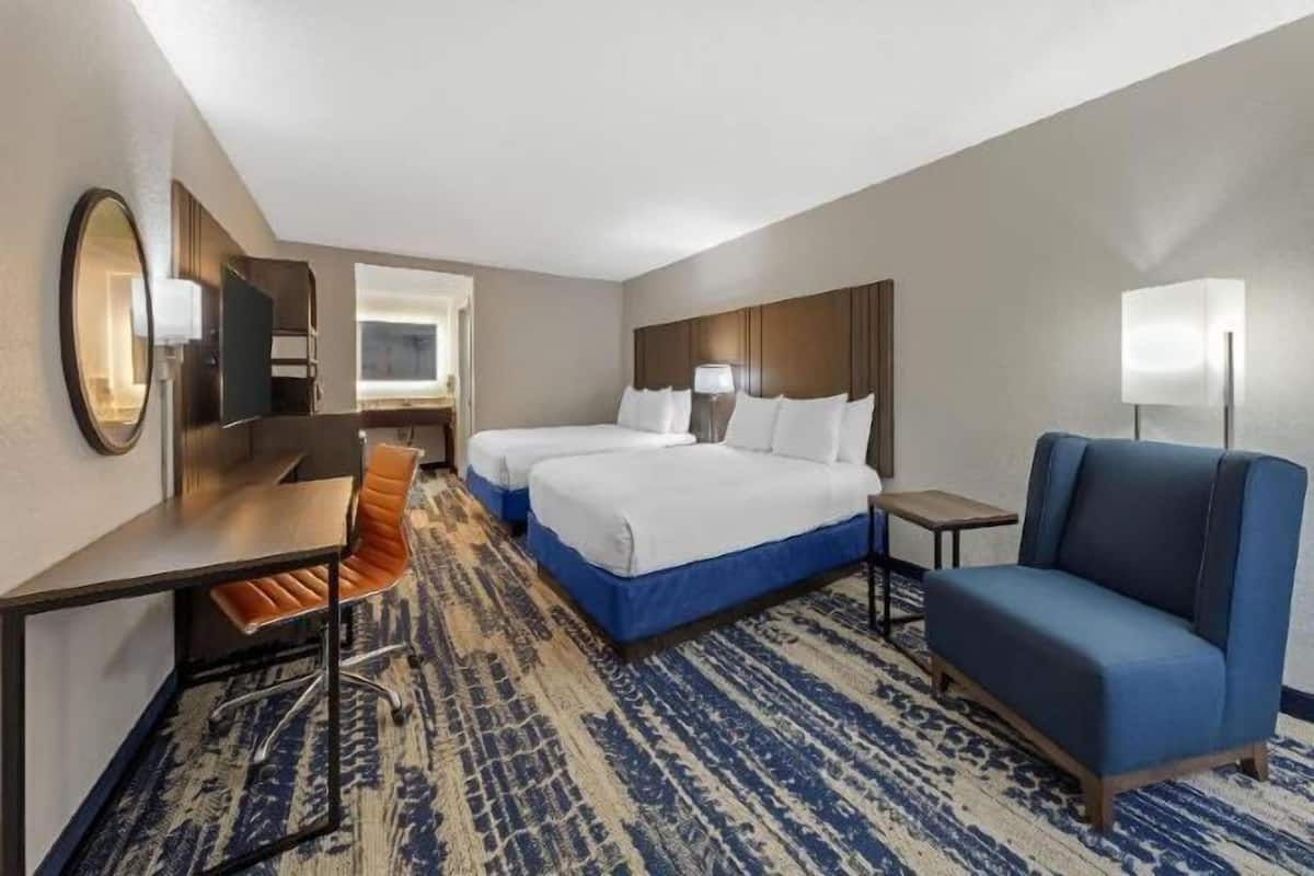 Premium bedding, in-room safe, individually furnished, desk