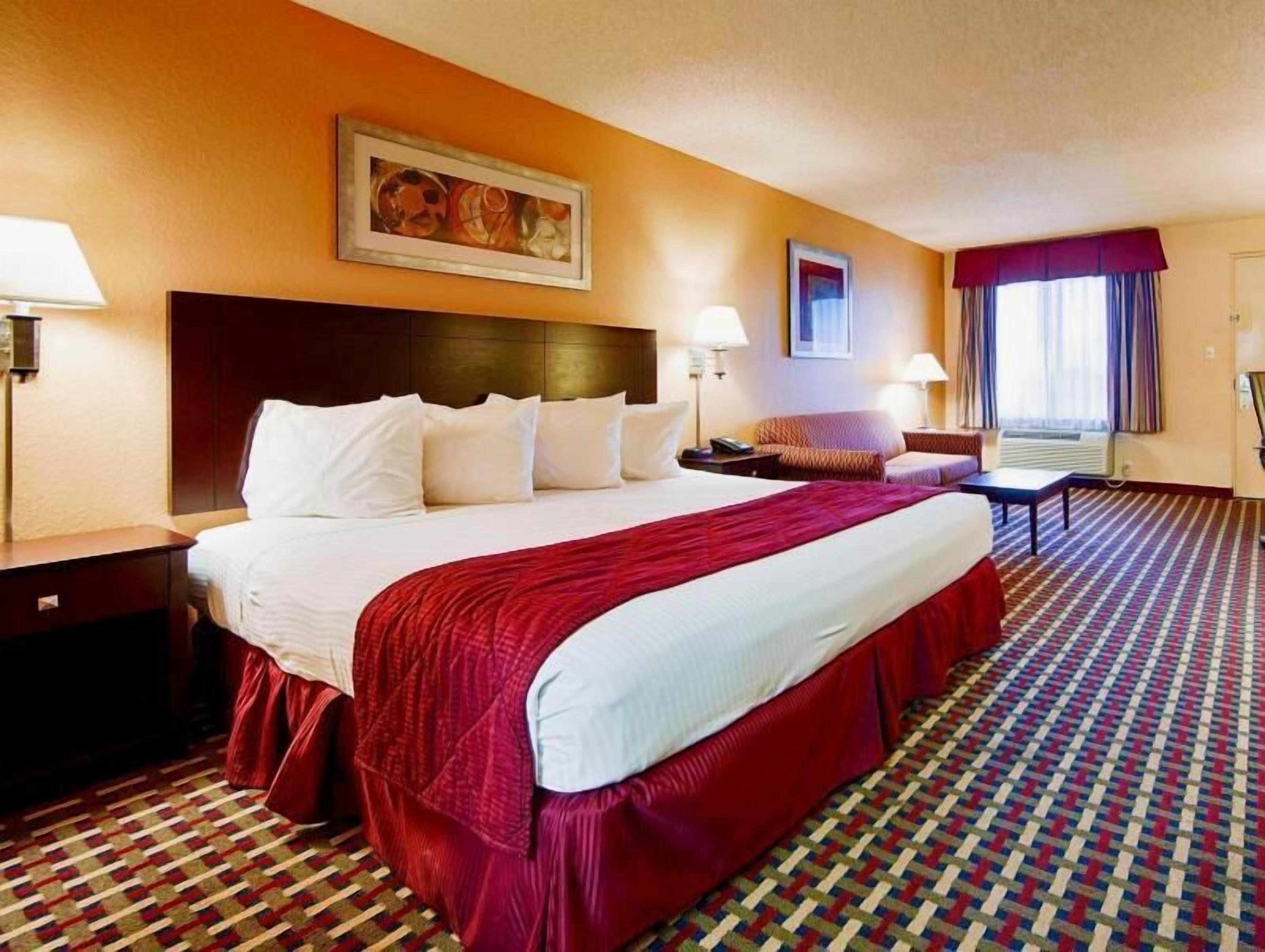 Premium bedding, in-room safe, individually furnished, desk