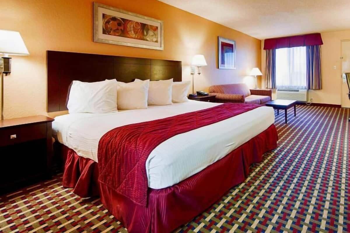 Premium bedding, in-room safe, individually furnished, desk