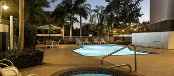 แฮมป์ตันอินน์ฟอร์ต ลอเดอร์เดล-เวสต์/เพมโบรกไพนส์