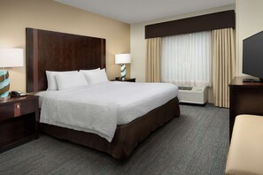 Premium bedding, desk, blackout curtains, iron/ironing board - Hampton Inn & Suites Alpharetta (Alpharetta)