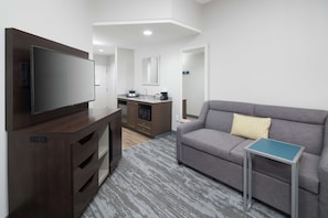 Premium bedding, in-room safe, iron/ironing board, free cots/infant beds