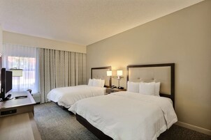 办公桌、熨斗/熨衣板、高速上网、床单