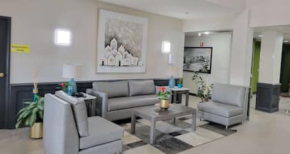 Super 8 by Wyndham Aurora/Naperville Area