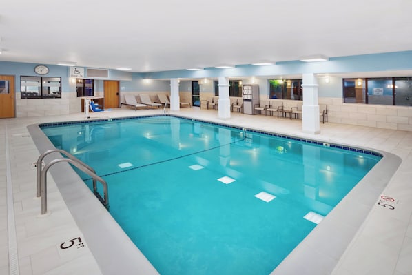 Indoor pool - Holiday Inn Express Fremont by IHG (Fremont)