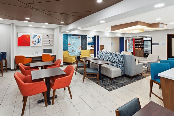 Holiday Inn Express Fremont By Ihg - Fremont, IN