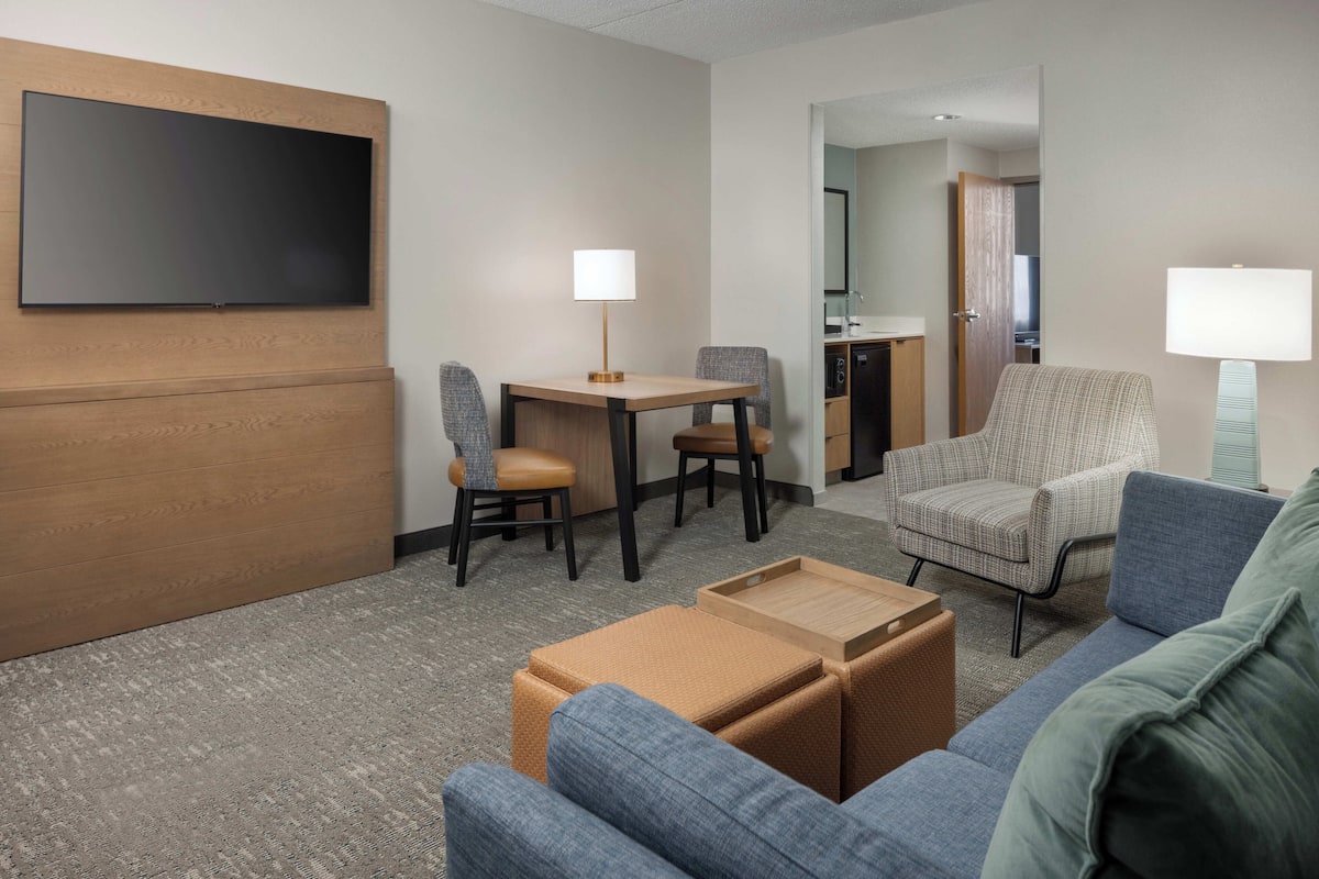 Sengetøy av topp kvalitet, dundyner og senger med overmadrass