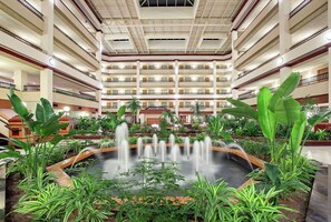 Lobby - Embassy Suites by Hilton Lexington/UK Coldstream (Lexington)