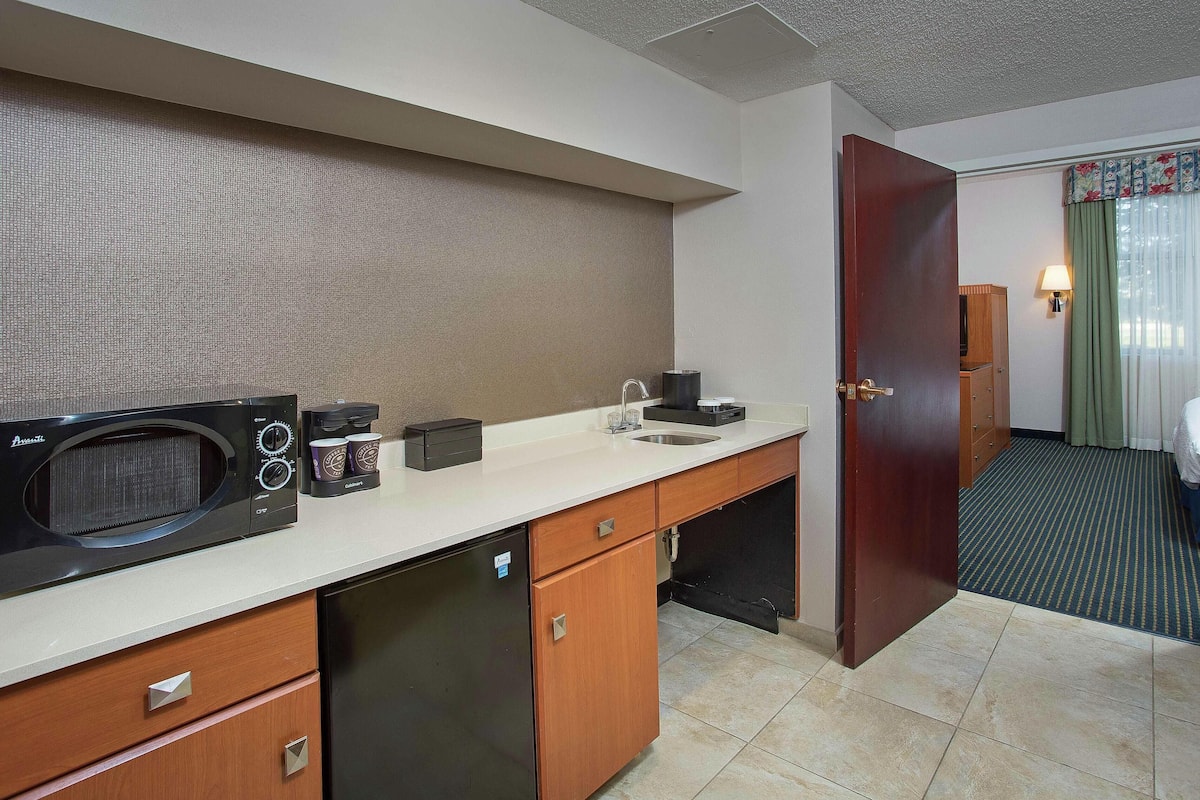 Télévision LCD de 32 pouces avec chaßnes numériques, télévision