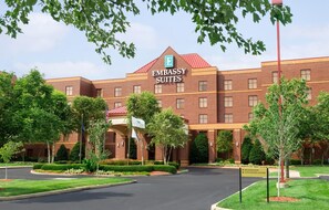 Exterior - Embassy Suites by Hilton Lexington/UK Coldstream (Lexington)