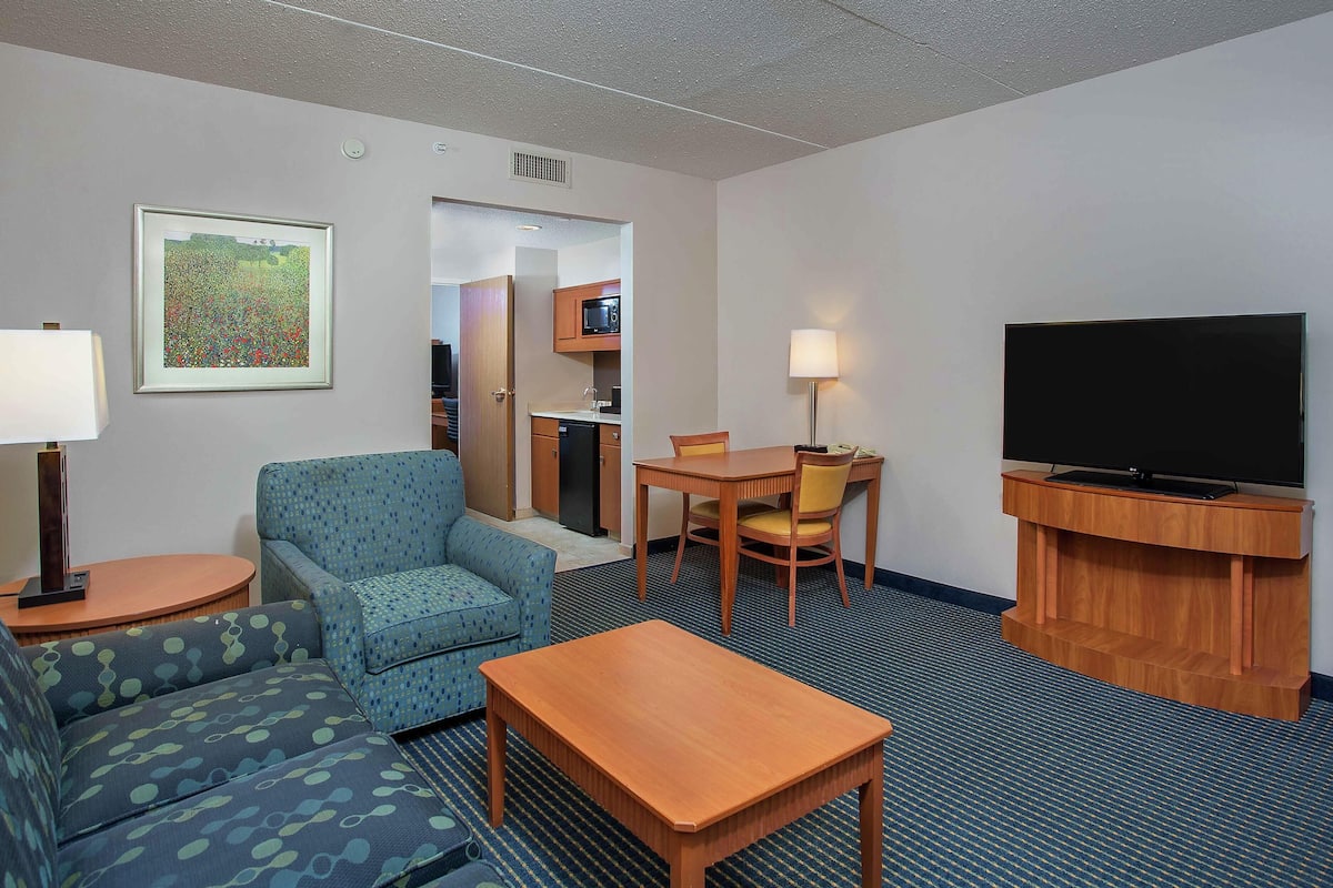 Télévision LCD de 32 pouces avec chaßnes numériques, télévision