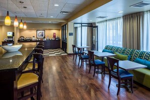 Desayuno bufé gratuito y diario