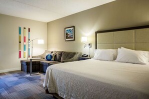 Blackout drapes, soundproofing, iron/ironing board - Hampton Inn Somerset (Somerset)