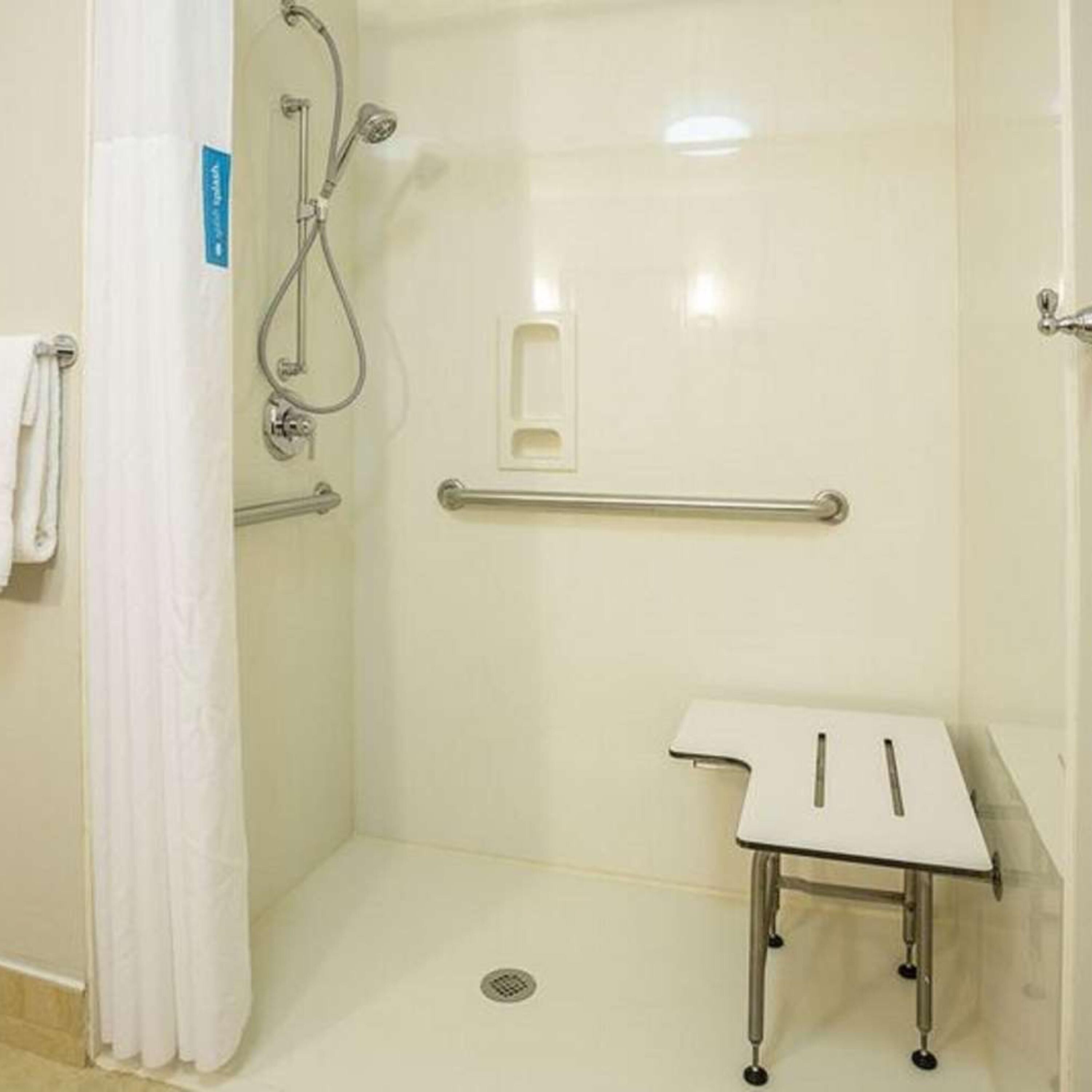 ห้องพัก, เตียงคิงไซส์ 1 เตียง, ปลอดบุหรี่ (Accessible) | ห้องน้ำ | ของใช้ในห้องน้ำฟรี, ไดร์เป่าผม, ผ้าเช็ดตัว