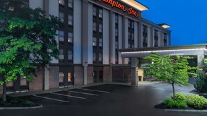 A Hampton Inn hotel building with a modern facade, large windows, and a welcoming entrance. - Hampton Inn Boston/Marlborough (Marlborough)