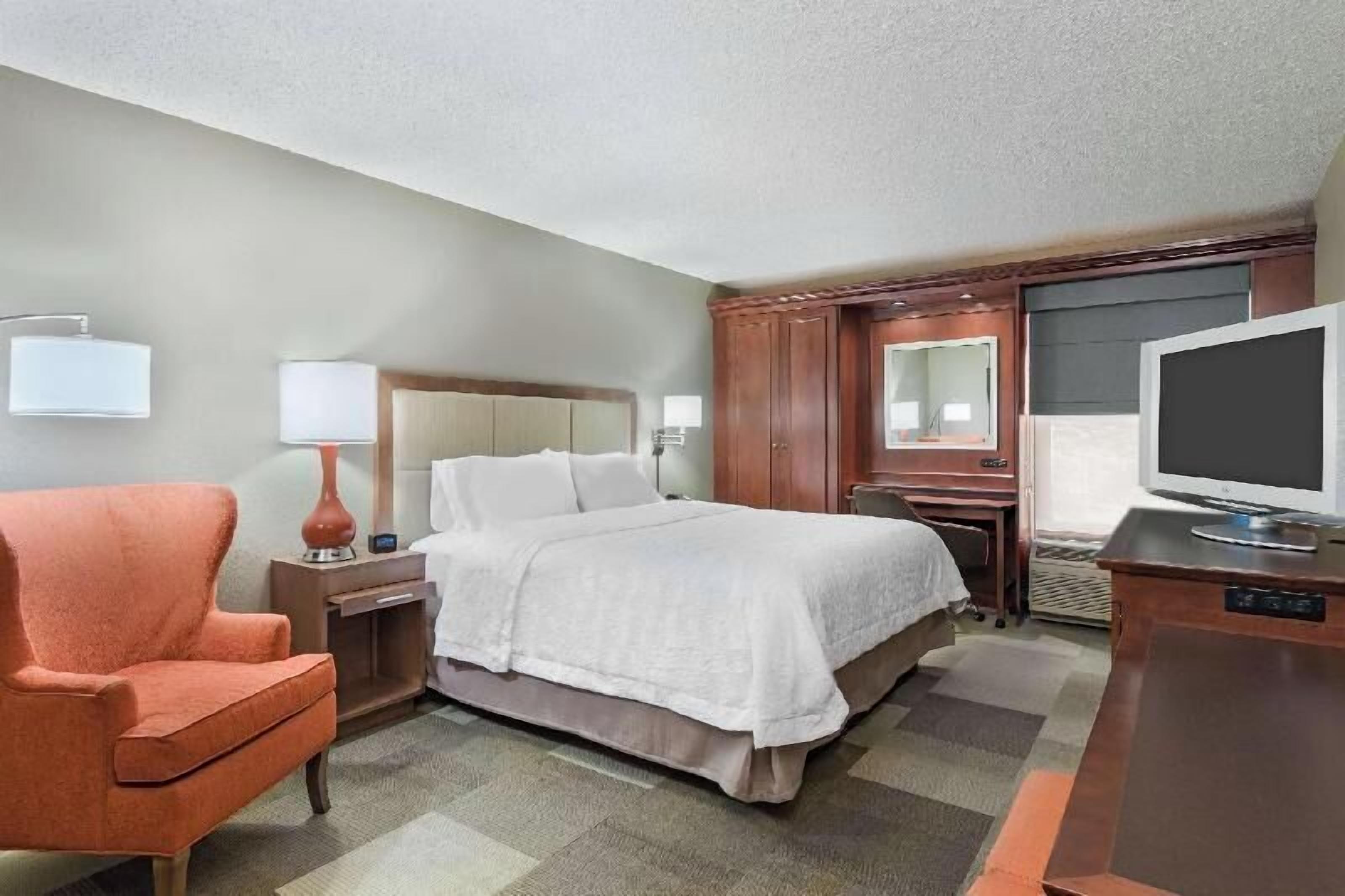 Verduisterende gordijnen, geluiddichte muren