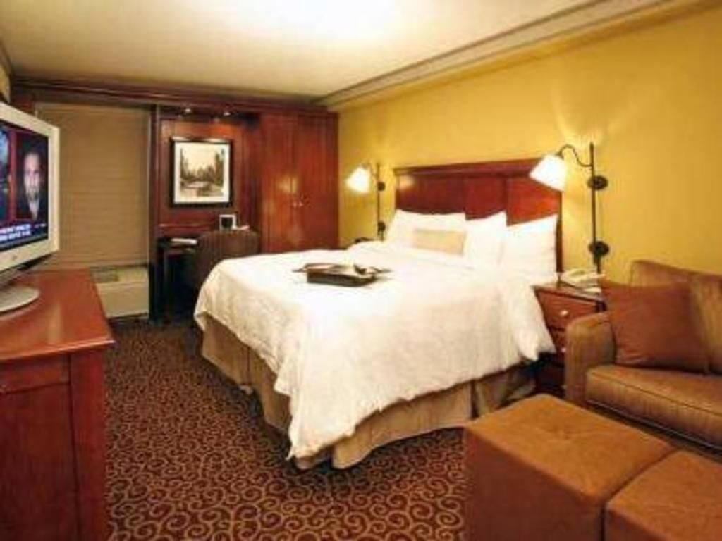 Verduisterende gordijnen, geluiddichte muren