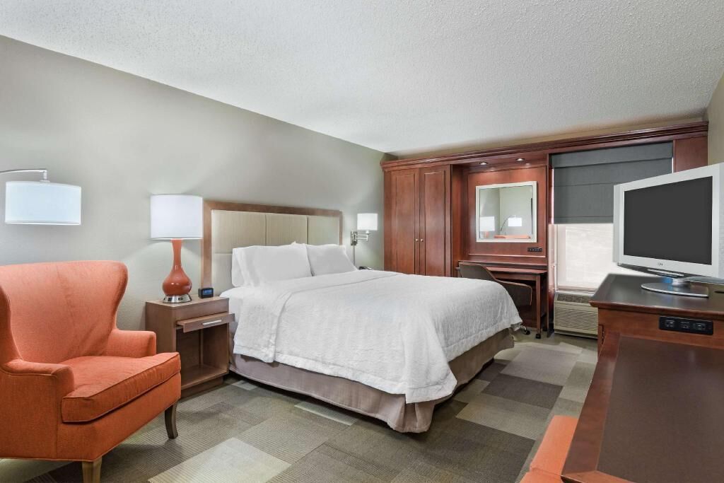 Verduisterende gordijnen, geluiddichte muren