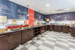 Buffet déjeuner gratuit tous les jours