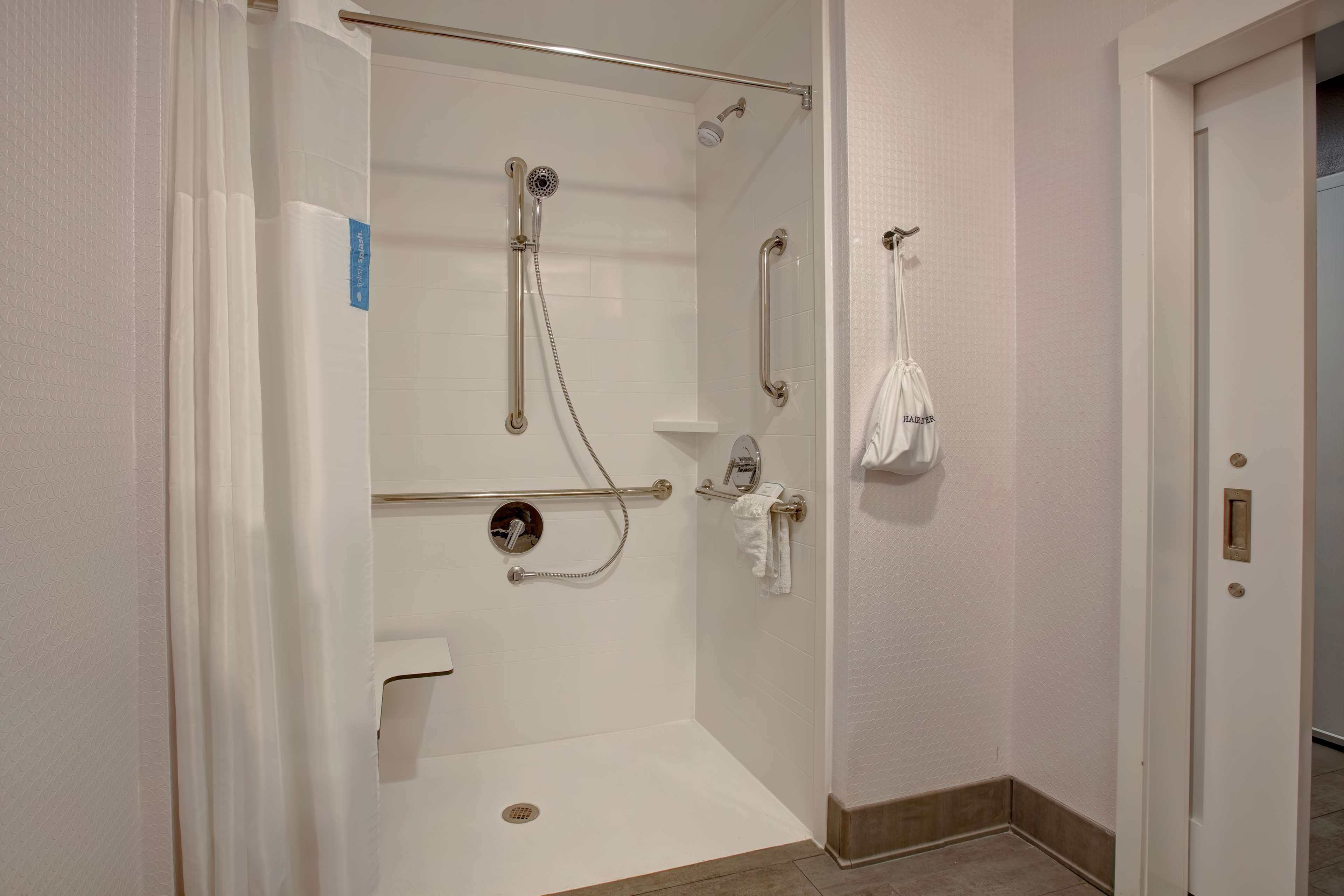 room, 1 king bed, accessible, non smoking | bathroom | bathtub, hair dryer, towels