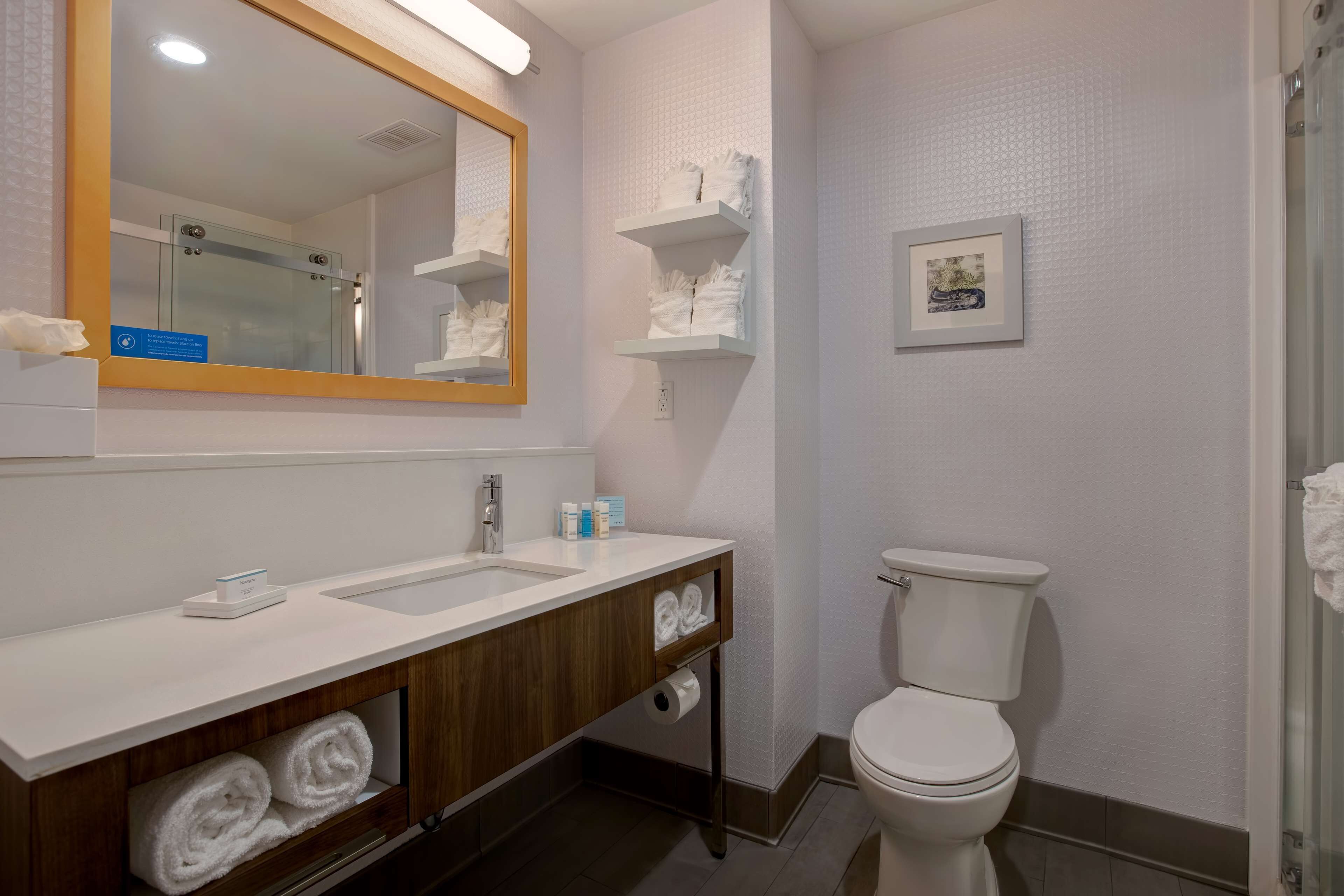 room, 1 king bed, accessible, non smoking | bathroom | bathtub, hair dryer, towels