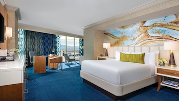 Executive King | Premium bedding, minibar, in-room safe, desk at Mandalay Bay Resort And Casino