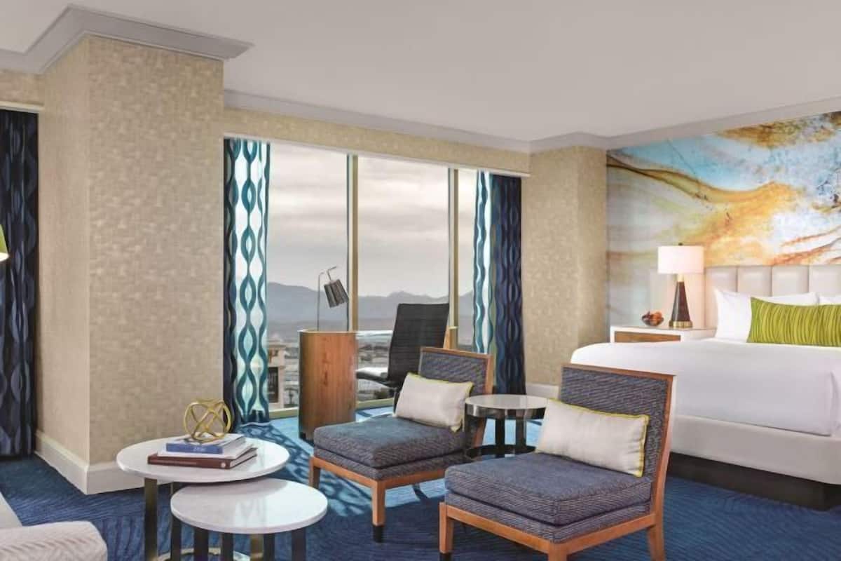 Hochwertige Bettwaren, Minibar, Zimmersafe, Schreibtisch