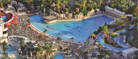 3 piscines extérieures, piscine chauffée, tentes de plage