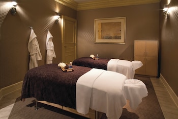 Couples treatment rooms, sauna, spa tub, steam room, body treatments at Mandalay Bay Resort And Casino