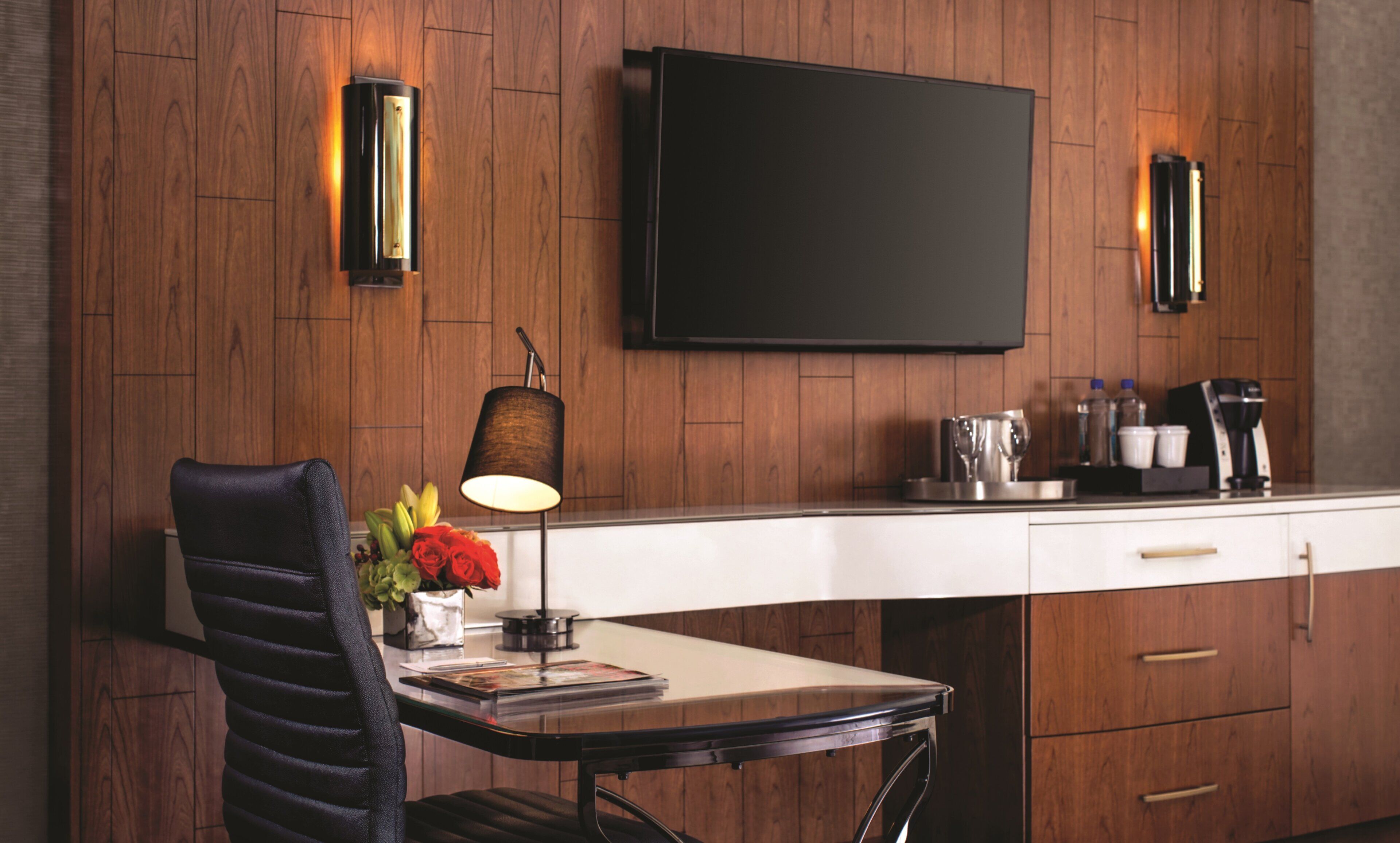 premium bedding, minibar, in-room safe, desk