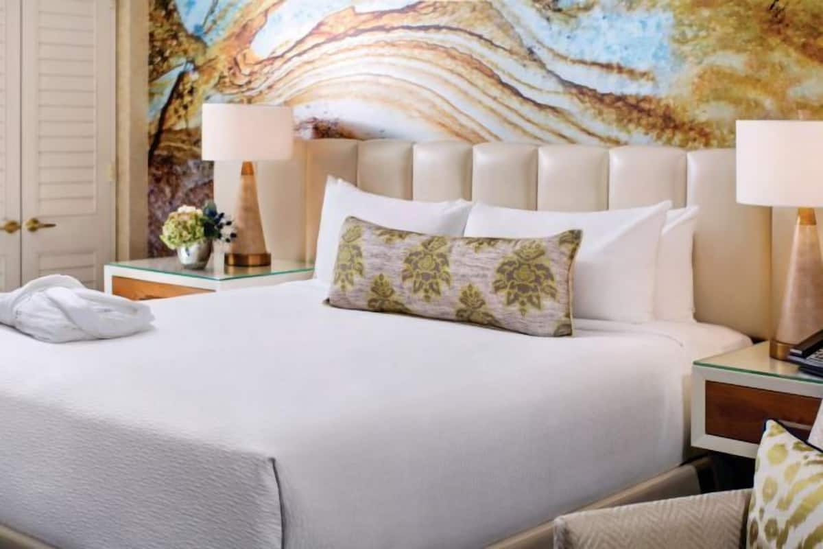 Hochwertige Bettwaren, Minibar, Zimmersafe, Schreibtisch