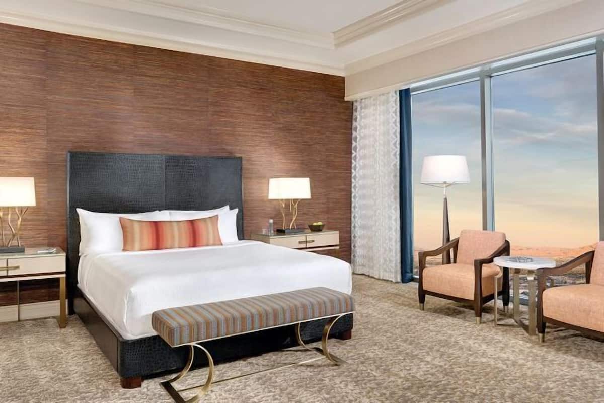 Hochwertige Bettwaren, Minibar, Zimmersafe, Schreibtisch