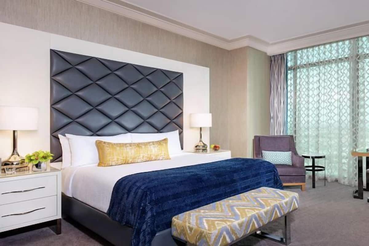 Hochwertige Bettwaren, Minibar, Zimmersafe, Schreibtisch