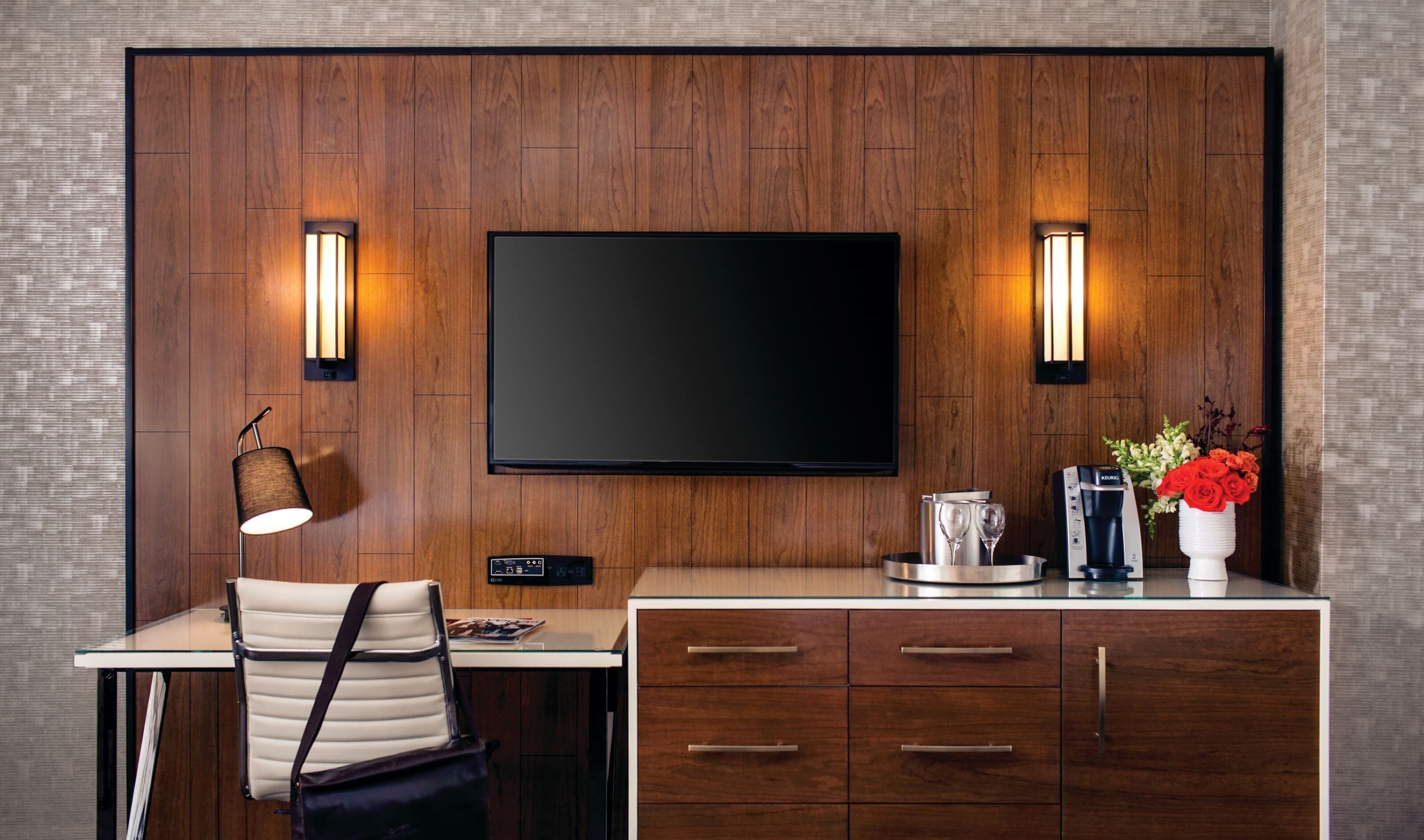 premium bedding, minibar, in-room safe, desk