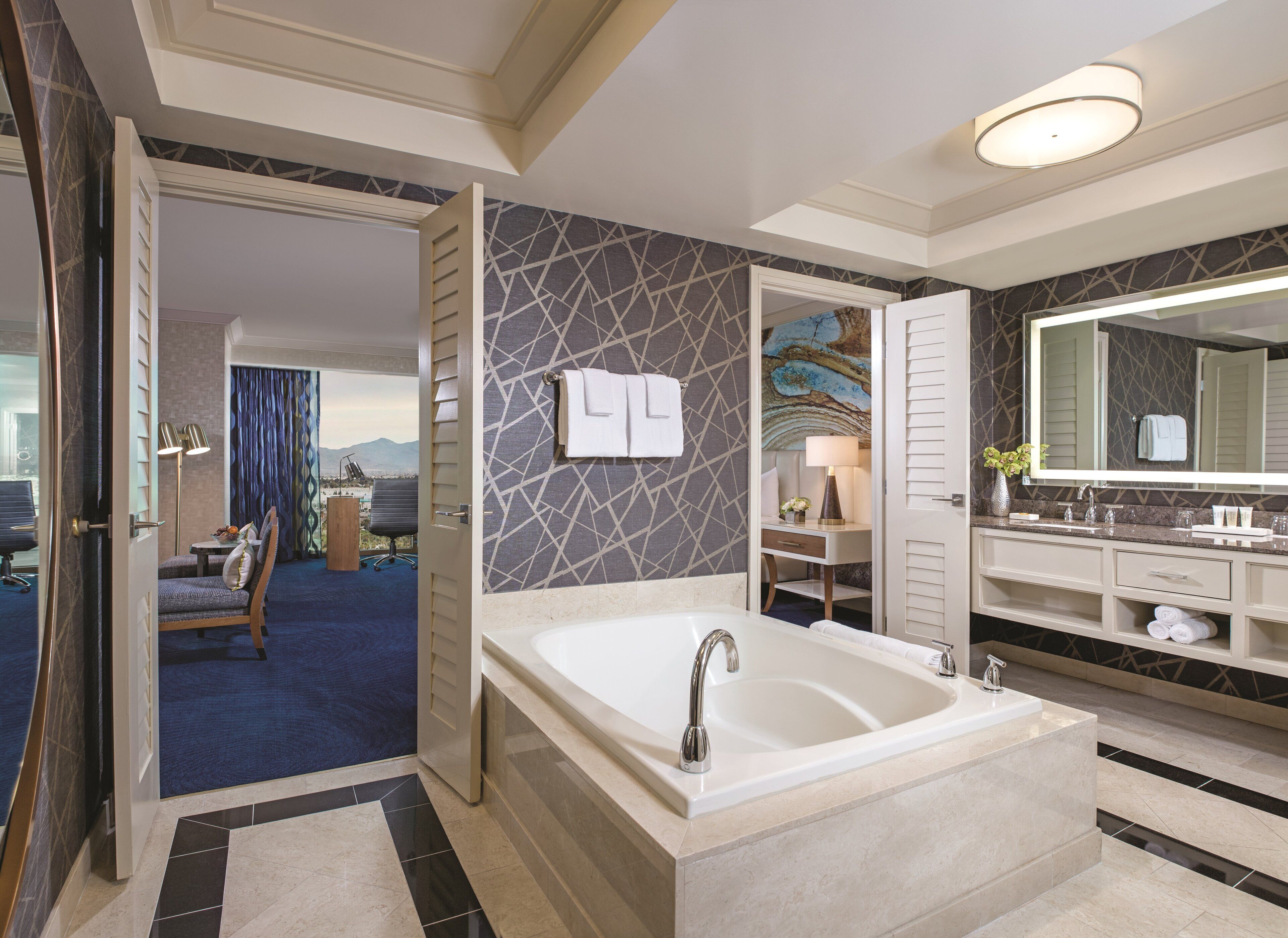 Mandalay Bay Resort And Casino Las Vegas Hotel Reviews Rooms Prices Hotels