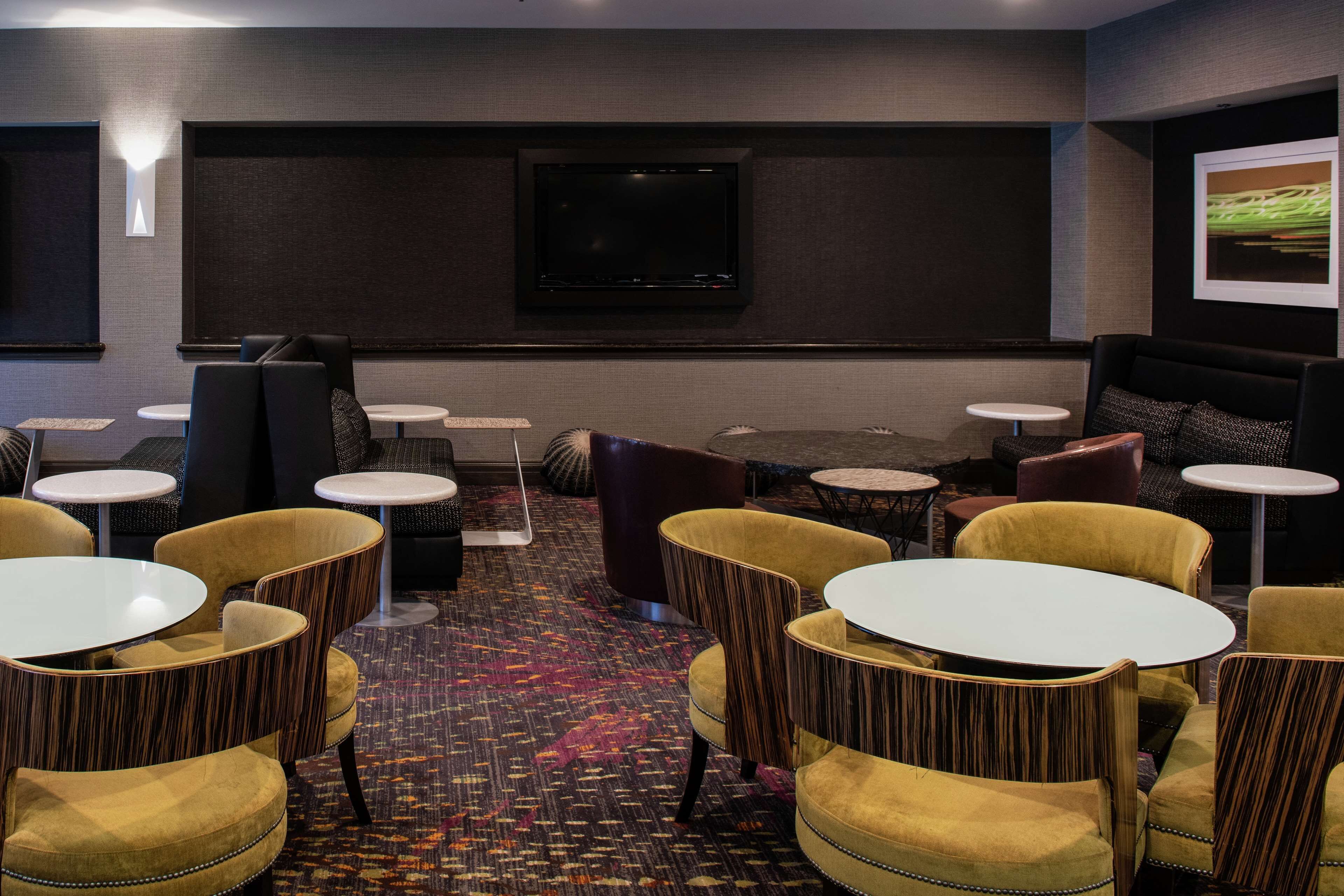 Breakfast and dinner served