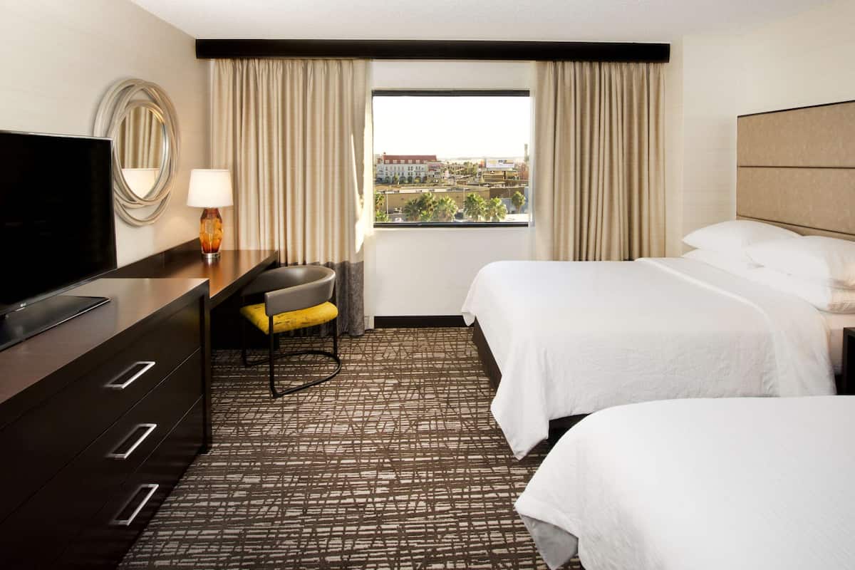 1 bedroom, egyptian cotton sheets, premium bedding, down duvets