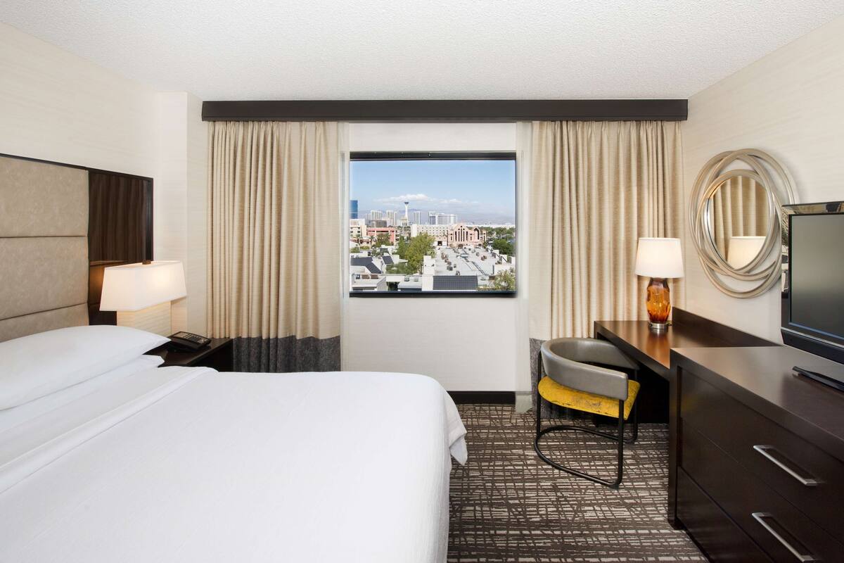 1 bedroom, egyptian cotton sheets, premium bedding, down duvets