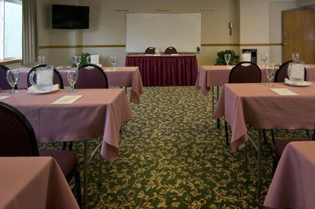 Meadowlands Plaza Hotel - Image 29