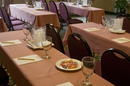 Meadowlands Plaza Hotel - Image 22