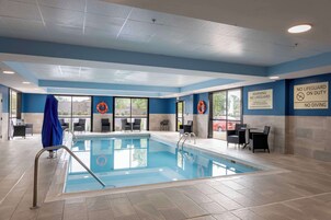 Una piscina cubierta