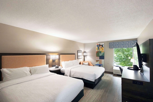 2 camas matrimoniales, no fumadores | Caja de seguridad en la habitación y escritorio