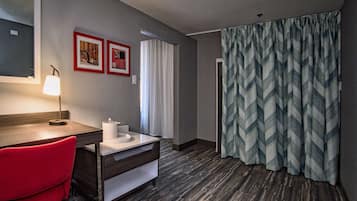 Suite, 1 cama King size, para no fumadores | Tabla de planchar con plancha, cunas gratuitas y wifi gratis