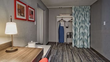 Suite, 1 cama King size, para no fumadores | Tabla de planchar con plancha, cunas gratuitas y wifi gratis