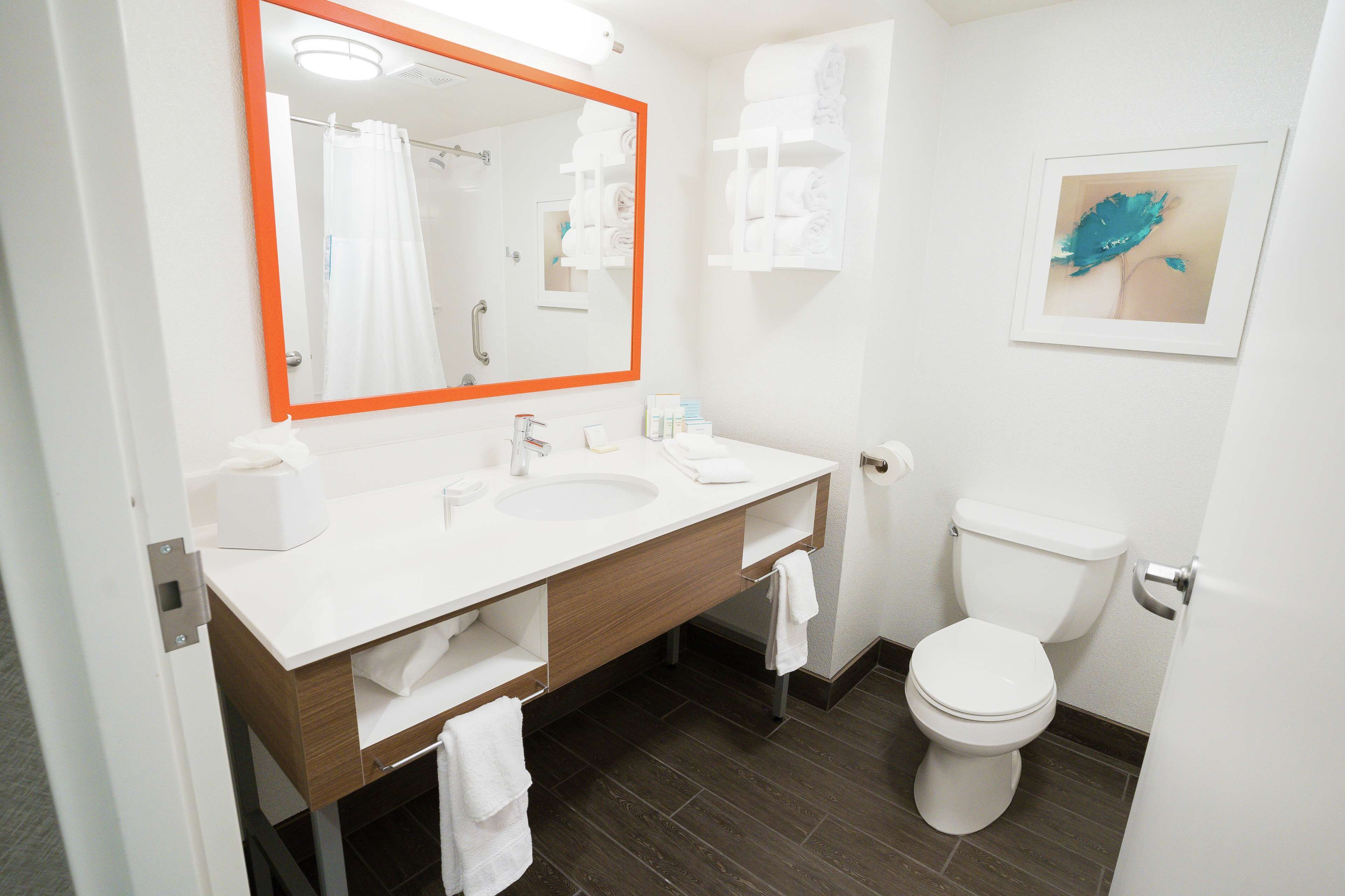 one king and one sofa bed, non-smoking | bathroom | combined shower/bathtub, free toiletries, hair dryer, towels