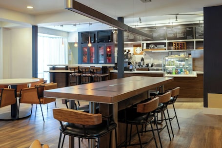 Se sirven desayunos. Courtyard by Marriott North Charleston Airport/Coliseum