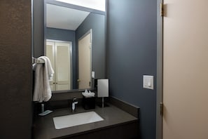 Amenidades de baño gratuitas, secadora de cabello, toallas, jabón 