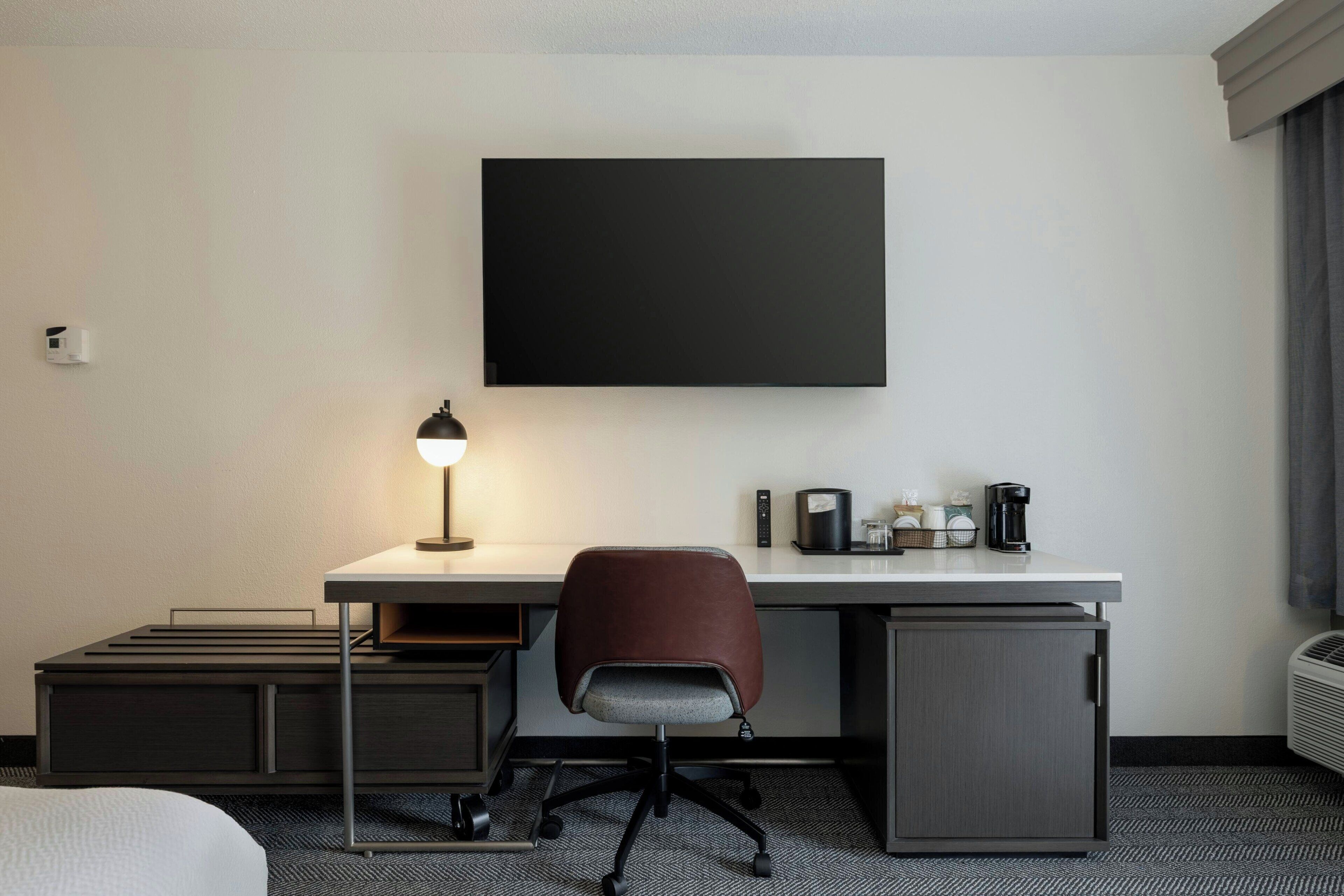 1 bedroom, premium bedding, desk, laptop workspace